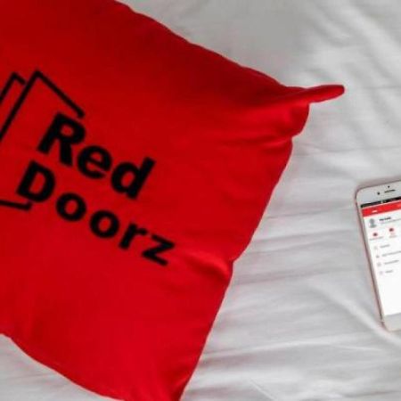 Reddoorz Near Taman Makam Pahlawan Cikutra Hotel Бандунг Екстериор снимка