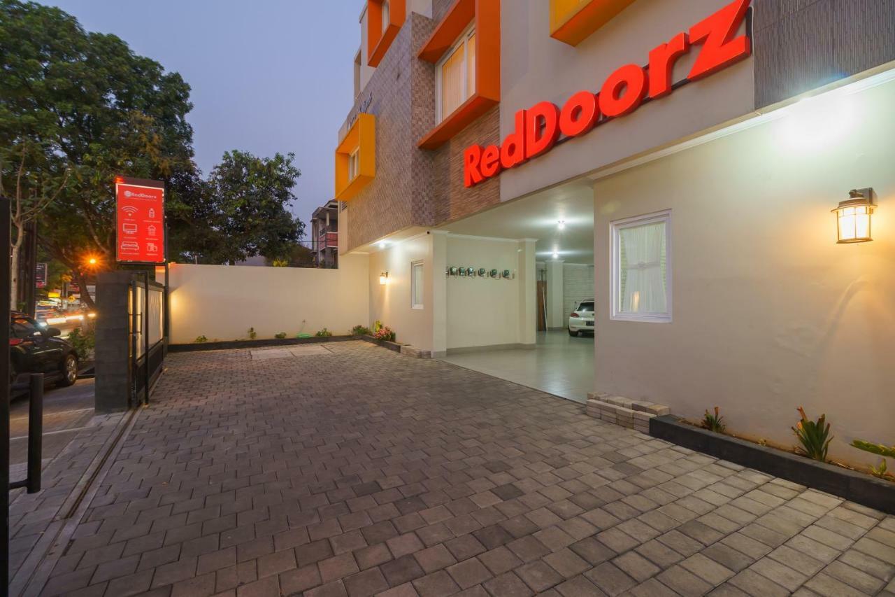 Reddoorz Near Taman Makam Pahlawan Cikutra Hotel Бандунг Екстериор снимка