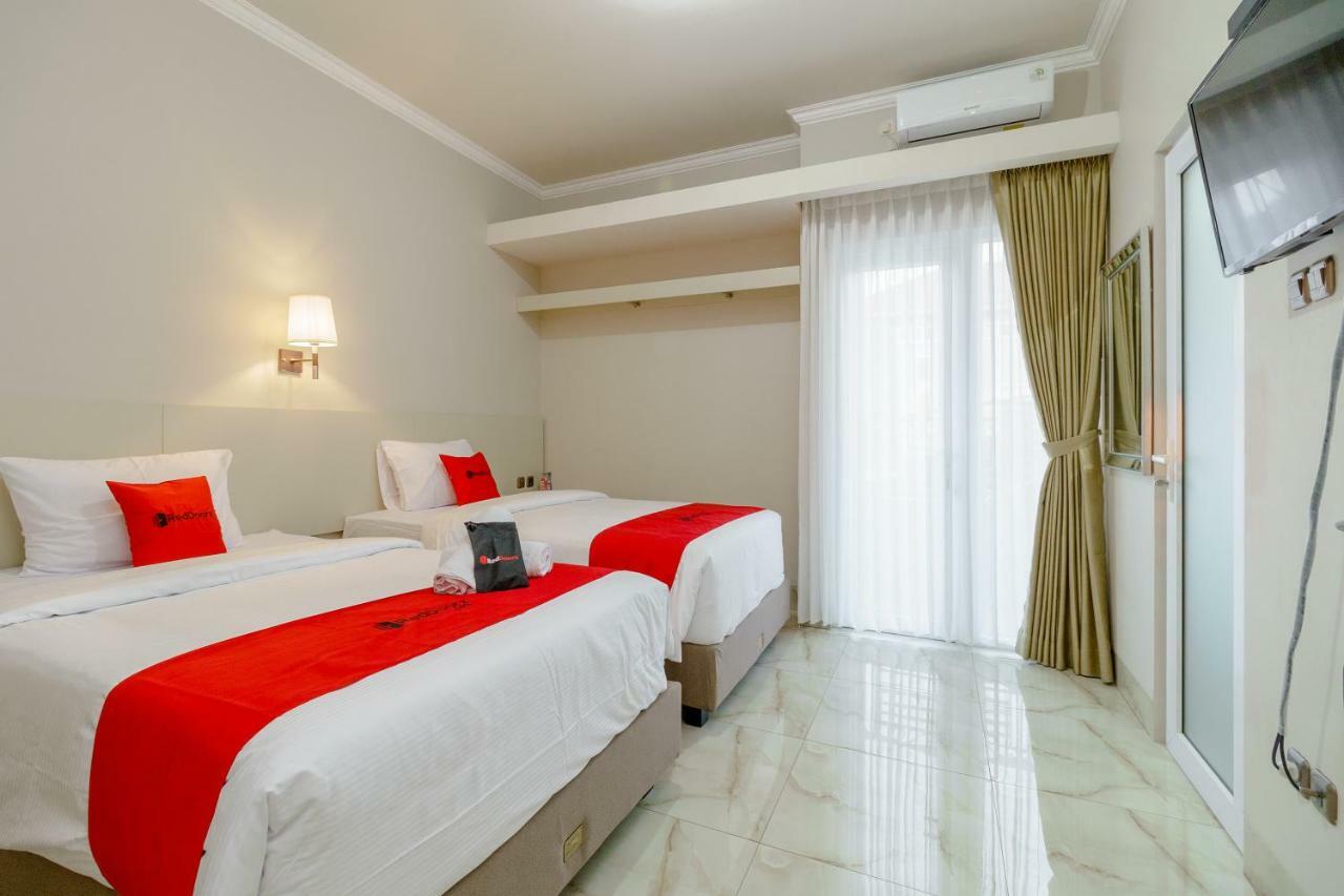 Reddoorz Near Taman Makam Pahlawan Cikutra Hotel Бандунг Екстериор снимка