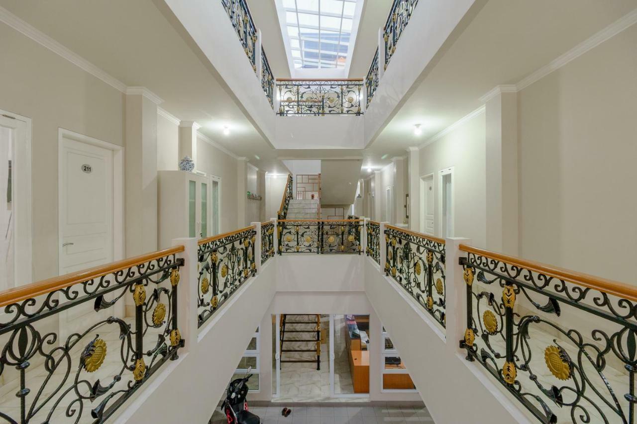 Reddoorz Near Taman Makam Pahlawan Cikutra Hotel Бандунг Екстериор снимка