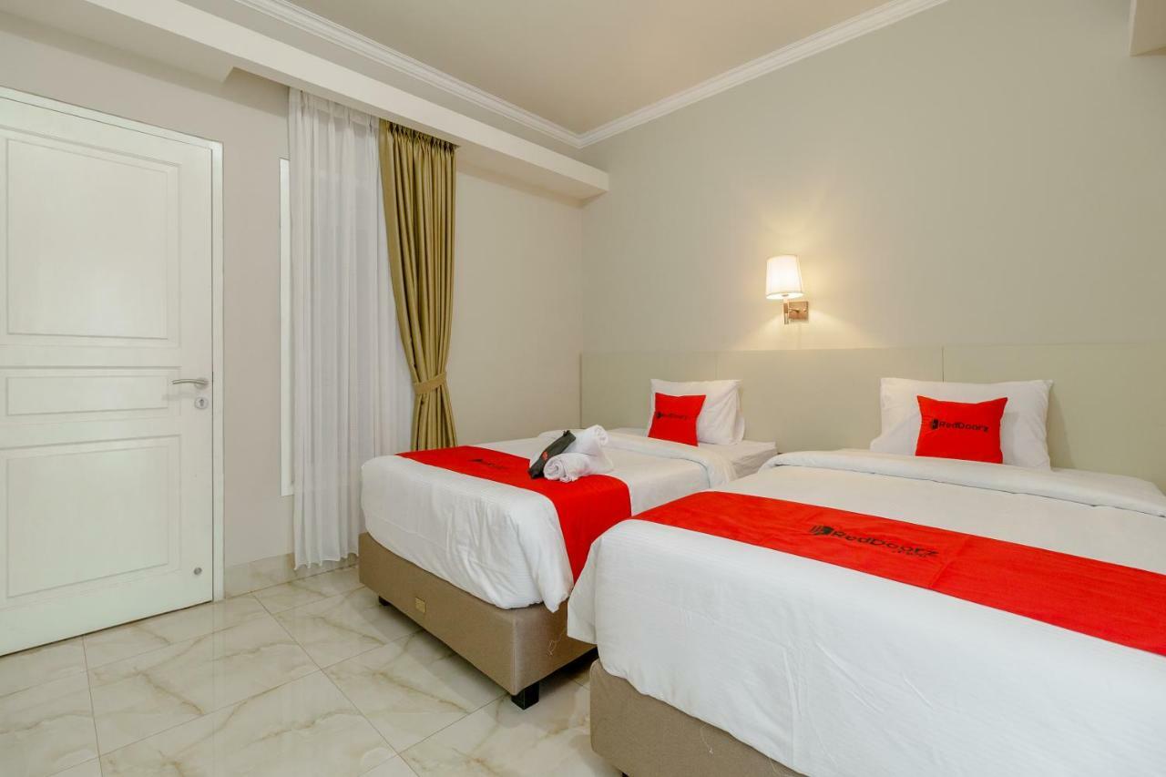 Reddoorz Near Taman Makam Pahlawan Cikutra Hotel Бандунг Екстериор снимка
