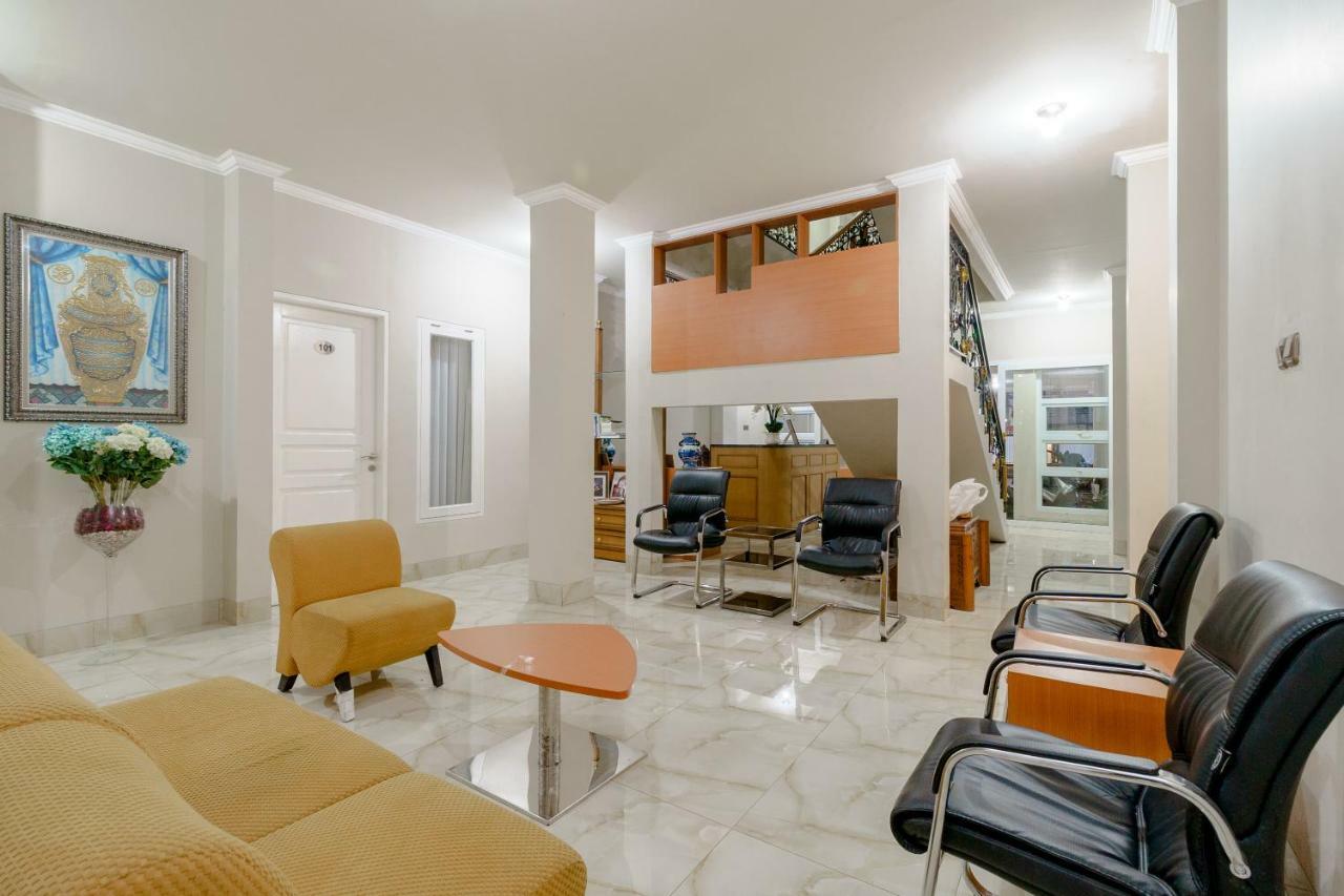 Reddoorz Near Taman Makam Pahlawan Cikutra Hotel Бандунг Екстериор снимка